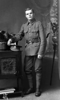 Kemmel Chateau Military Cemetery - Wright, John William