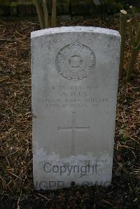 [IMAGE] Merville Communal Cemetery Extension - Iles, A