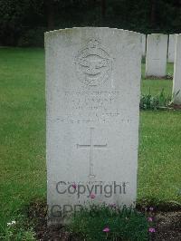 Bergen-Op-Zoom War Cemetery - Dimond, Francis John