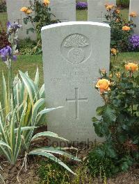 Auchonvillers Military Cemetery - Lynn, William Edward