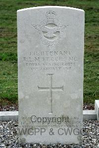 Izel-Les-Hameau Communal Cemetery - Ferrie, Robert Leighton Moore