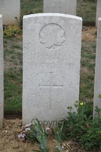 Duisans British Cemetery Etrun - Gordon, T E
