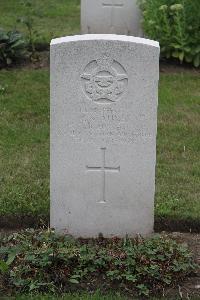 Hanover War Cemetery - Aune, Clifford Norman