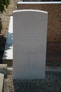Bourg-Et-Comin Communal Cemetery - Arthur, Richard James