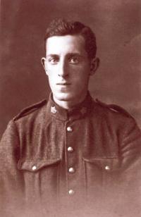 Etaples Military Cemetery - Woods, Reginald George