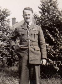 Runnymede Memorial - Elcome, Douglas William