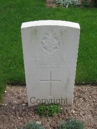 Sarralbe Military Cemetery - Reynolds, T