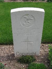 Sarralbe Military Cemetery - Smith, L E