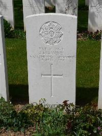 Savy British Cemetery - Diamond, J