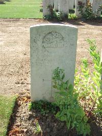 Serre Road Cemetery No.2 - Morris, Thomas