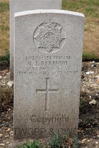 St. Sever Cemetery Extension Rouen - Barefoot, O J