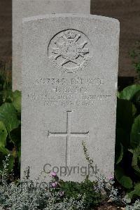 St. Sever Cemetery Extension Rouen - Betts, H