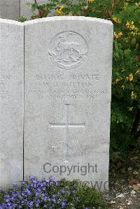St. Sever Cemetery Extension Rouen - Button, W J
