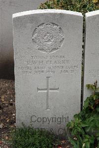 St. Sever Cemetery Extension Rouen - Clarke, Eric William Herbert