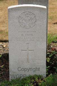 St. Sever Cemetery Extension Rouen - Cook, H