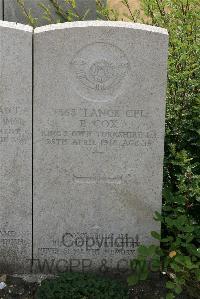 St. Sever Cemetery Extension Rouen - Cox, E