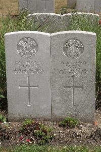 St. Sever Cemetery Extension Rouen - Cox, W