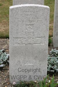 St. Sever Cemetery Extension Rouen - Dinsdale, H