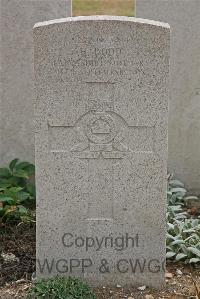 St. Sever Cemetery Extension Rouen - Dodd, H