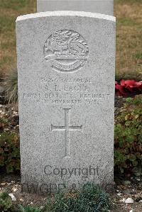 St. Sever Cemetery Extension Rouen - Eagle, A L