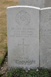 St. Sever Cemetery Extension Rouen - Evans, I