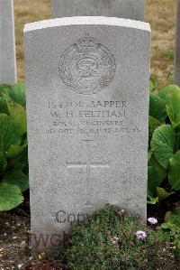 St. Sever Cemetery Extension Rouen - Feltham, Hennessy