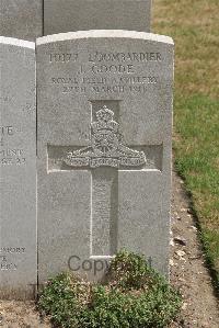 St. Sever Cemetery Extension Rouen - Goode, J