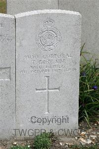 St. Sever Cemetery Extension Rouen - Grey, Thomas