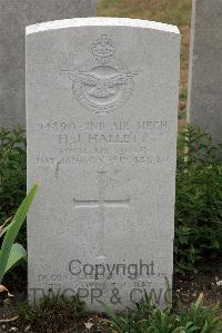 St. Sever Cemetery Extension Rouen - Hallett, Herbert John