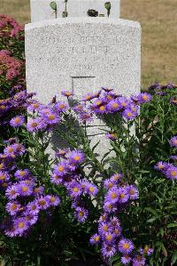 St. Sever Cemetery Extension Rouen - Hurt, W E