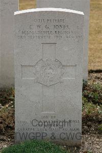 St. Sever Cemetery Extension Rouen - Jones, C W G