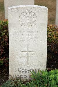 St. Sever Cemetery Extension Rouen - Lane, P