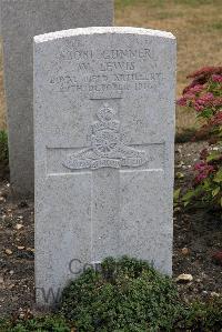 St. Sever Cemetery Extension Rouen - Lewis, William