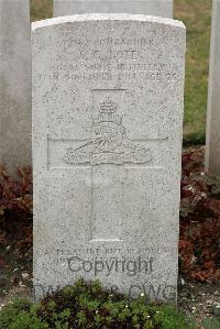 St. Sever Cemetery Extension Rouen - Lote, Stanley George