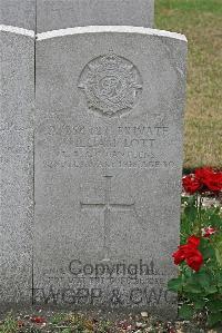 St. Sever Cemetery Extension Rouen - Lott, William