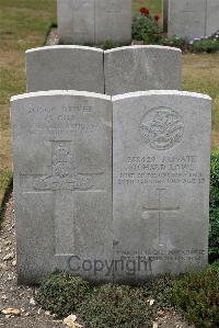 St. Sever Cemetery Extension Rouen - Lowe, Richard