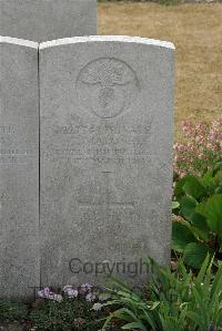 St. Sever Cemetery Extension Rouen - Maloney, T