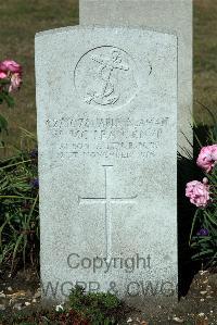 St. Sever Cemetery Extension Rouen - McLean, W