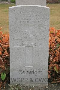 St. Sever Cemetery Extension Rouen - Miles, Charles George