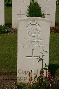 Templeux-Le-Guerard British Cemetery - Byrne, M