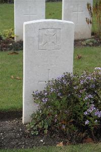 Templeux-Le-Guerard British Cemetery - Byrne, R