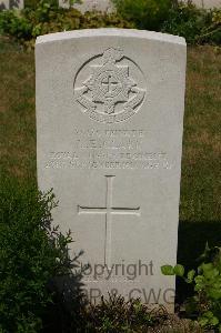 Templeux-Le-Guerard British Cemetery - Clark, A E
