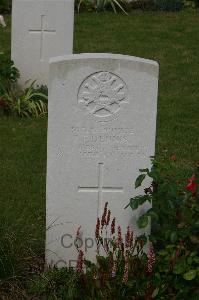 Templeux-Le-Guerard British Cemetery - Dennis, Ernest Frederick