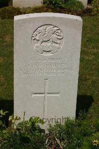 Templeux-Le-Guerard British Cemetery - Duquemin, T H