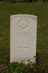 Templeux-Le-Guerard British Cemetery - Dutton, Frank Alexander