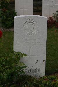Templeux-Le-Guerard British Cemetery - Farrell, E