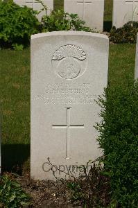 Templeux-Le-Guerard British Cemetery - Fleming, J