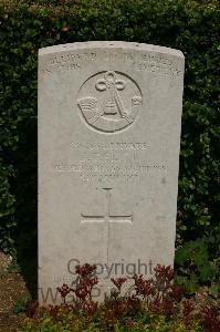 Templeux-Le-Guerard British Cemetery - Flitt, J T