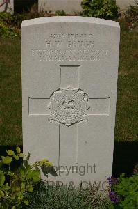 Templeux-Le-Guerard British Cemetery - Gough, H W