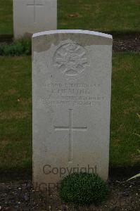 Templeux-Le-Guerard British Cemetery - Healing, Kenneth